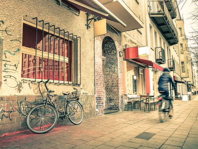 Petite rue berlinoise où les jeunes sont passés en colo de vacances ce printemps