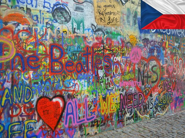 John Lenon's Wall aperçu en colonie de vacances à Prague en automne