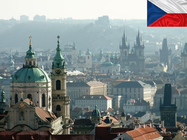 vue sur les toits de prague en colonie de vacances à la toussaint