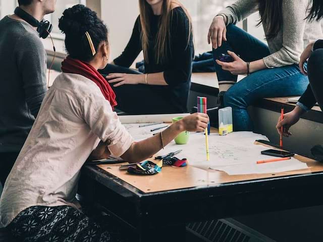 Ados apprenant l'anglais en colo cet automne