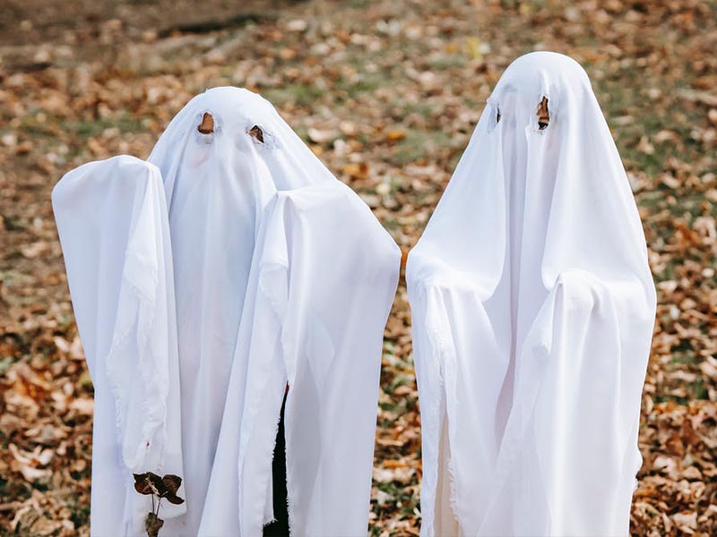 Déguisements fantôme durant la colo de vacances dédiée à Halloween