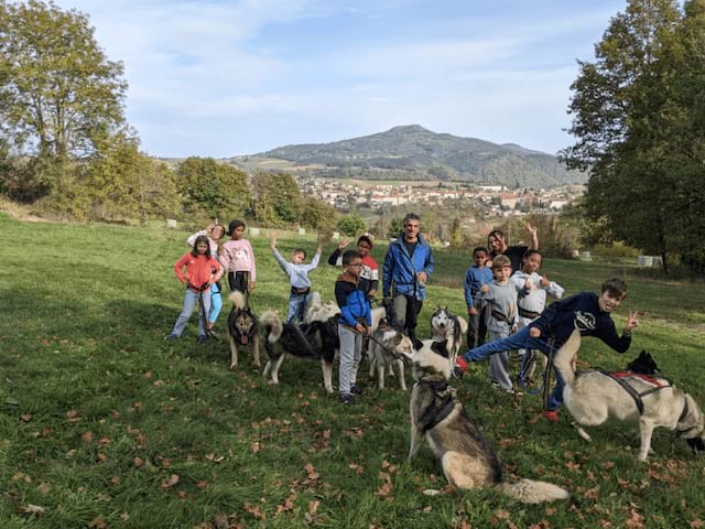 Activité cani rando en colonie de vacances durant la Toussaint
