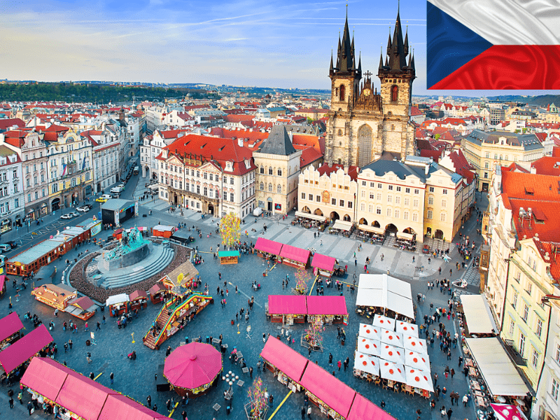 Vue sur Prague et sa célèbre place en colo de vacances en Republique Tcheque pour ados cet automne