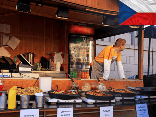 Food truck typique de Republique Tcheque, où les jeunes partent en colo de vacances cet automne