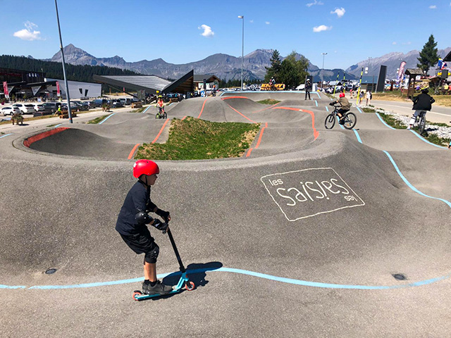 trottinette à hauteluce en colonie de vacances pour les ados