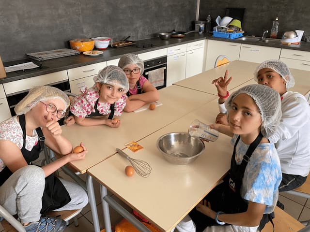 Les jeunes sont heureux d'etre en colo cuisine cet automne