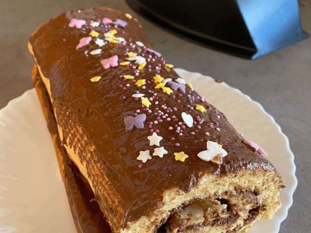 Gâteau roulé confectionné en colonie de vacances cuisine à Retournac cet été