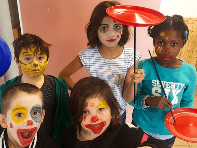 Groupe de jeunes circassiens en colo de vacances Cirque cet automne à Retournac