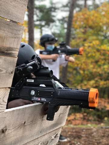 Activité laser game en colonie de vacances Cirque cet été à Retournac