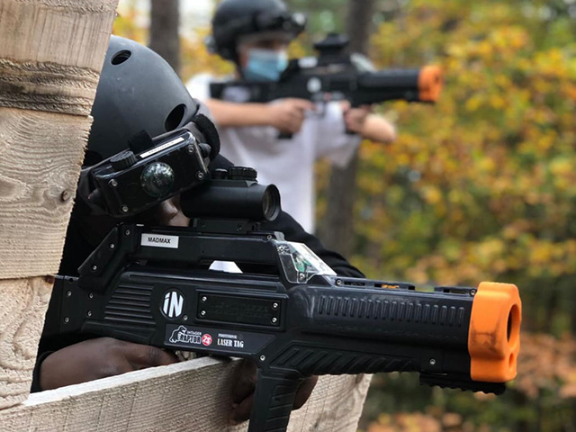 Activité laser game en colonie de vacances Cirque cet été à Retournac