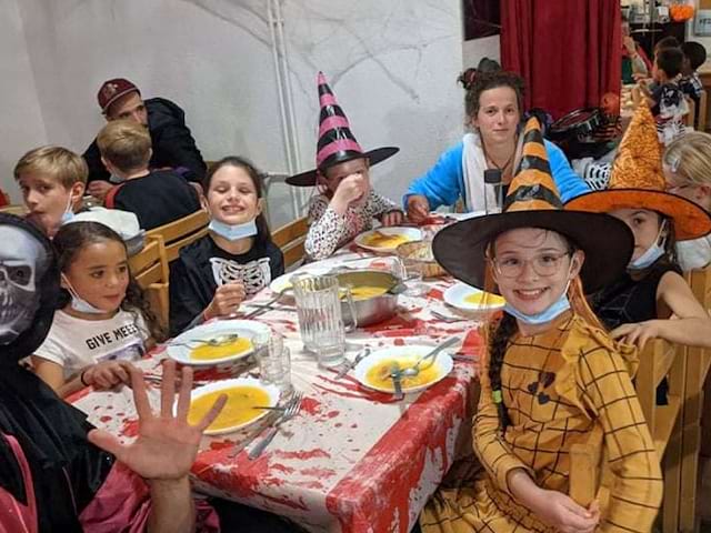 Repas d'Halloween en colo de vacances Equitation cet automne