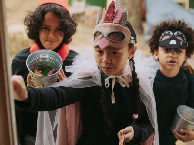 Enfants déguisés pour Halloween durant leur colo de vacances Equitation aux Plans d'Hotonnes cet automne