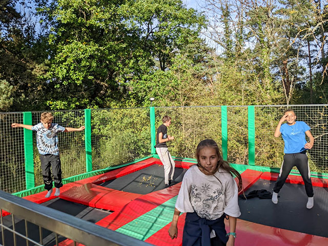 toiles de trampoline sur le centre de retournac cet automne
