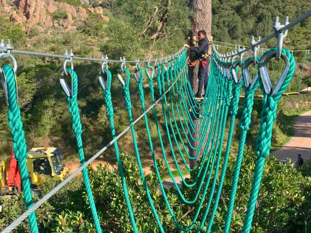 Parcours aventure en colo de vacances en Corse cet automne