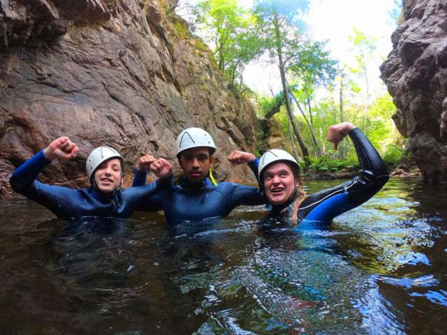 Activité canyoning en colo de vacances cet automne