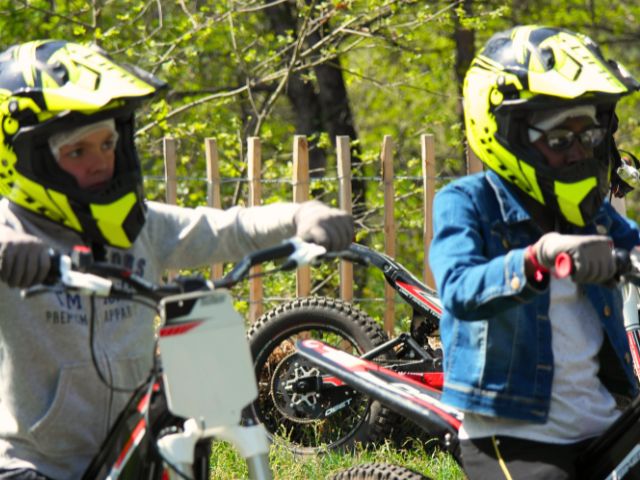Initiation à la moto electrique en colo de vacances cet automne