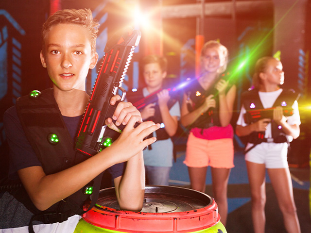 Activité laser game en colo de vacances cet automne en Dordogne