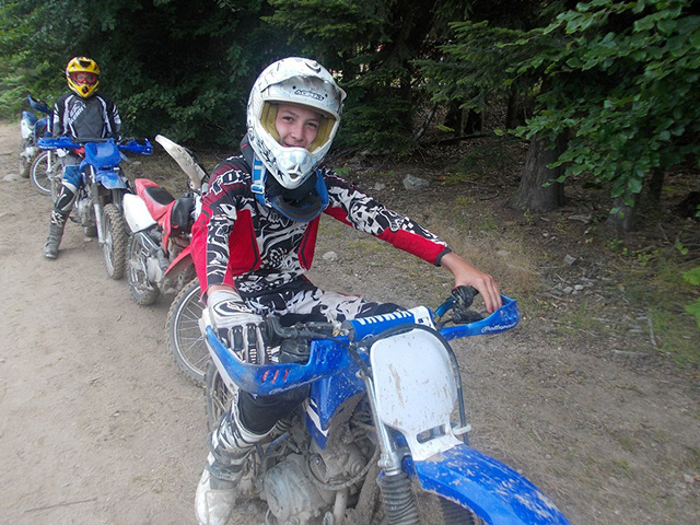 Activité moto en colo de vacances sport mécanique cet automne