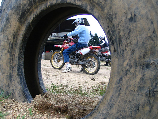 Activité moto en colo de vacances cet automne