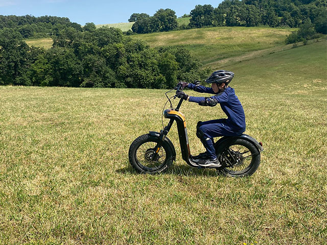 Activité trottinette électrique cet automne en colo de vacances 