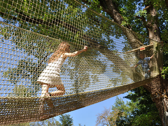 Activités accrobranches en colo de vacances cet automne pour les 6-12 ans