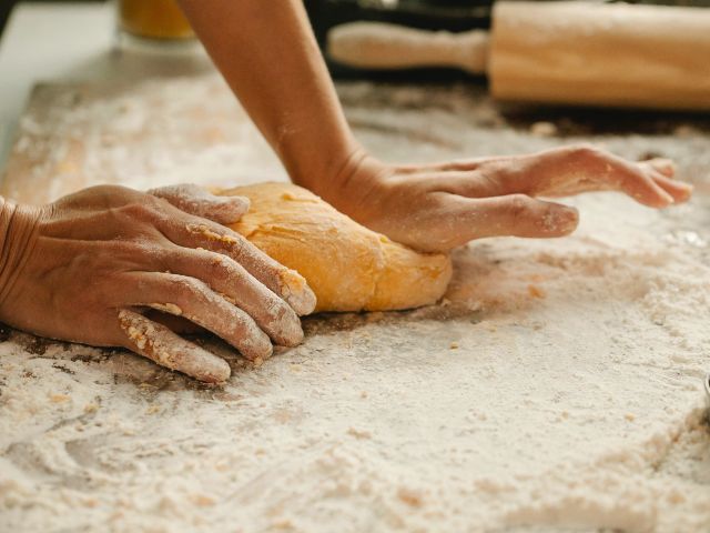 Fabrication de pain en colo de vacances cet automne