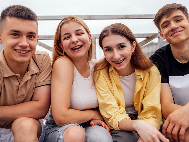 groupe ados et préados en colonie de vacances automne