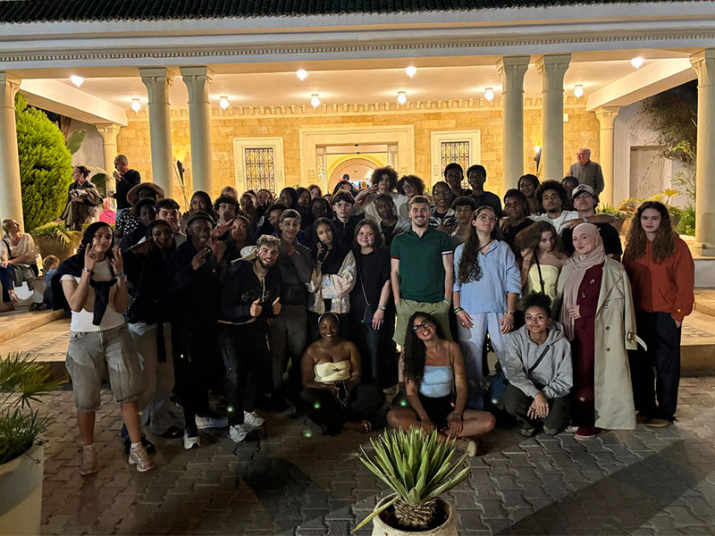 groupe ados en colonie de vacances à l'hotel tunisie