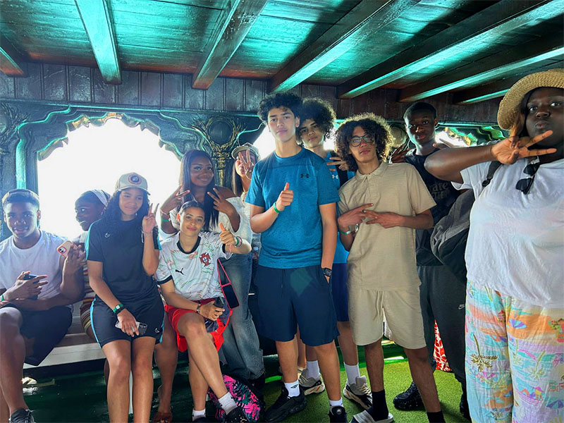 groupe ados en colo en tunisie bateau pirate