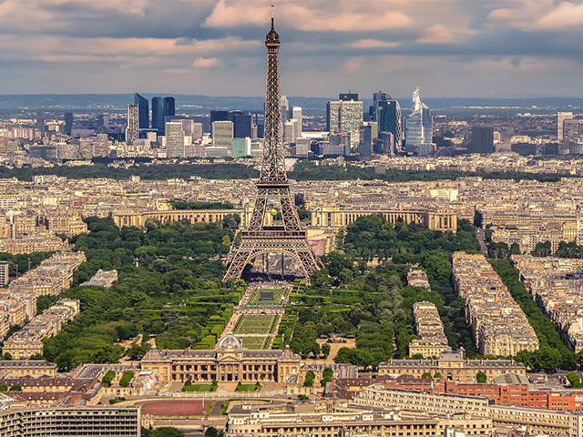 vue paris et tour eiffel colonie de vacances