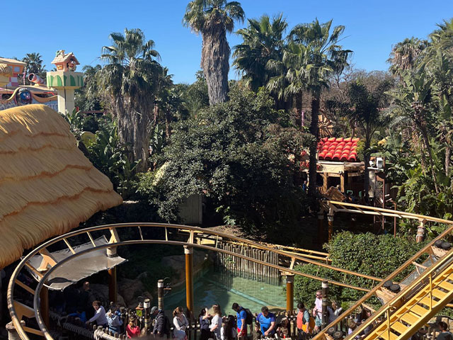 Parc d'attraction à Salou, Portaventura, où les pré ados et ados partent en vacances en colonies cet automne aux vacances de la Toussaint