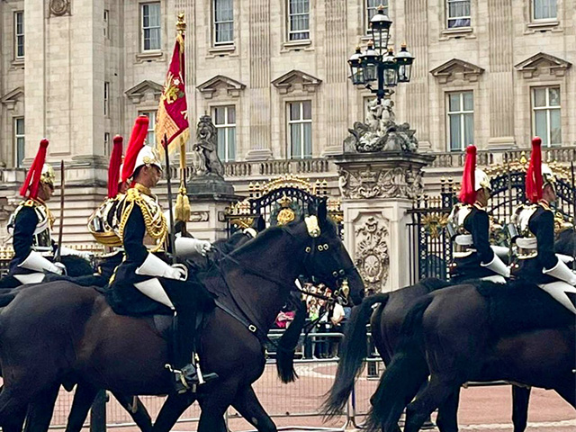 Garde royale à Londres en colonie de vacances pour les pré ados