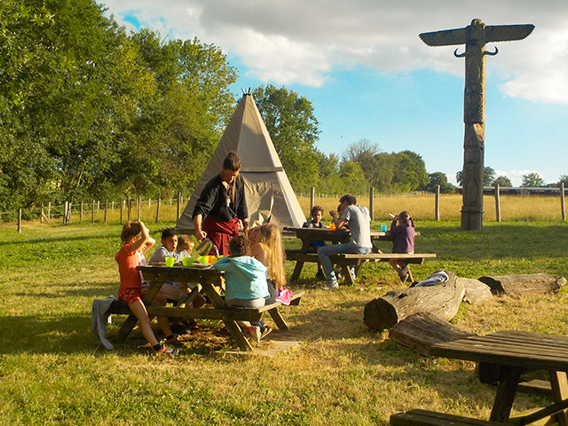 Groupe de jeunes au domaine de l'esperance en classe verte qui sont en classe equitation 