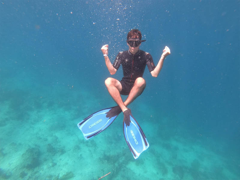 Ado en plongée sous marine en Martinique en colonie de vacances