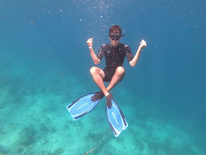 Ado en plongée sous marine en Martinique en colonie de vacances