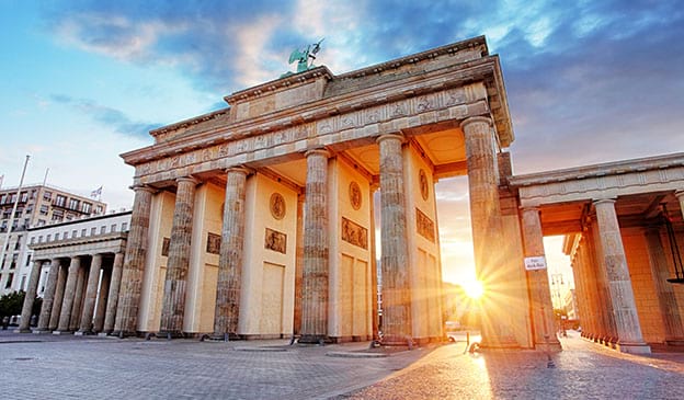 Vue sur la porte de Brandebourg à Berlin en colonie de vacances