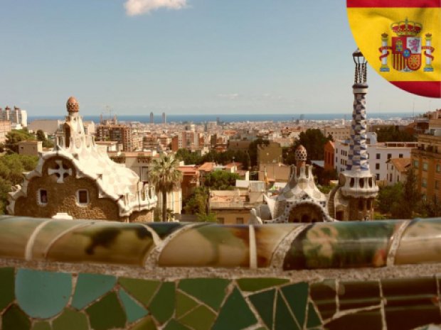 Vue de Barcelone depuis le Parc Güell en Espagne en été