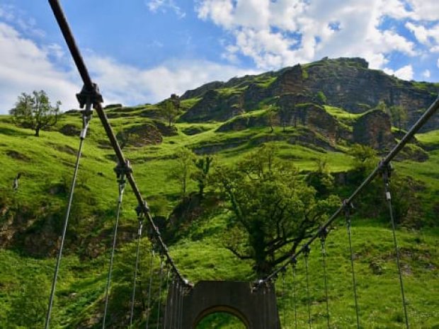 Le pont suspendu d'Holzarte au Pays-Basque durant l'été