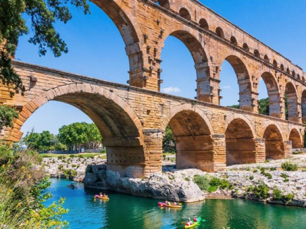 Pont du Gard visité durant la colonie de vacances itinérante en été