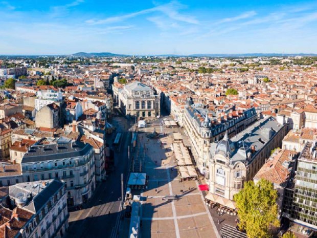 Montpellier visité durant la colonie de vacances itinérante en Occitanie en été