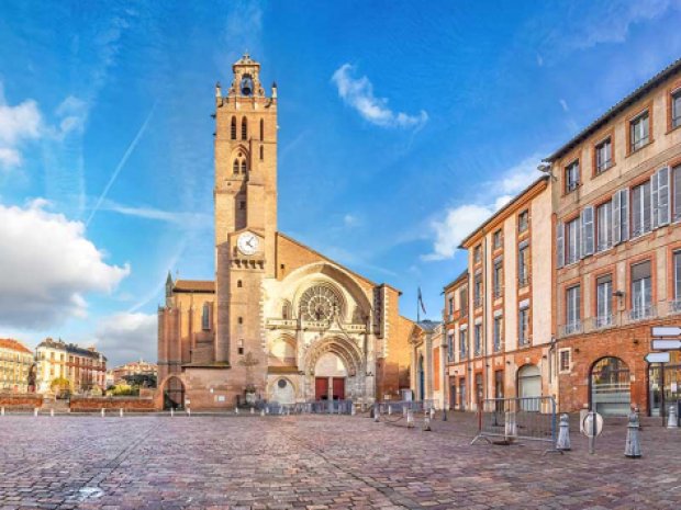 Cathédrale de Toulouse en été 