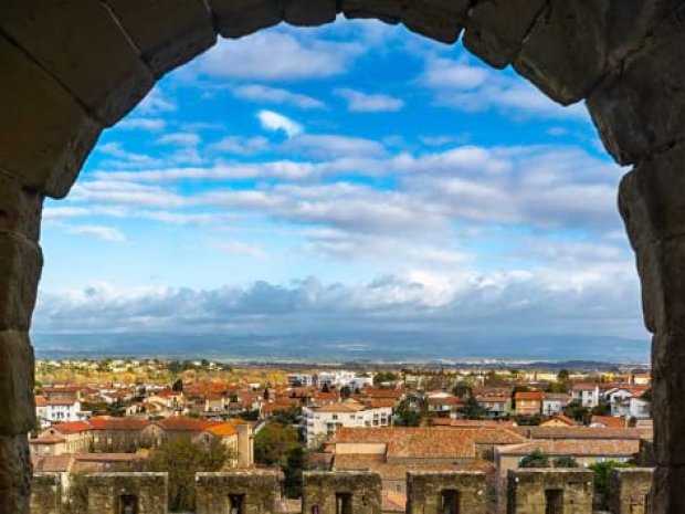 Vue de Carcassonne depuis les remparts de la ville en été