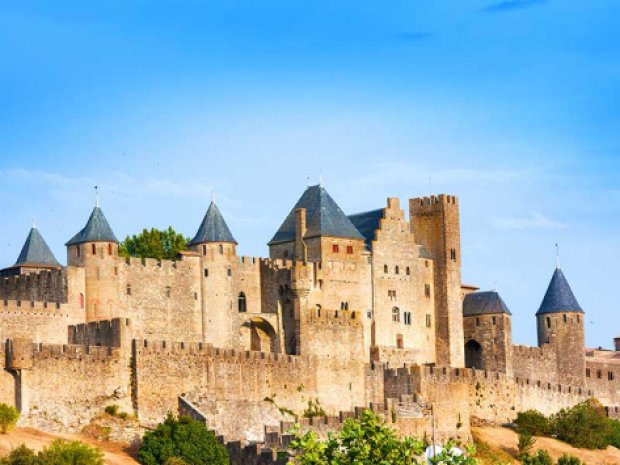 Cité de Carcassonne visité en colonie de vacances en été en France