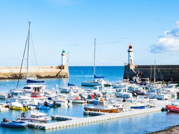 Visite d'un port de Bretagne en été