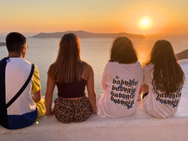 Groupe de jeunes en colo de vacances cet été