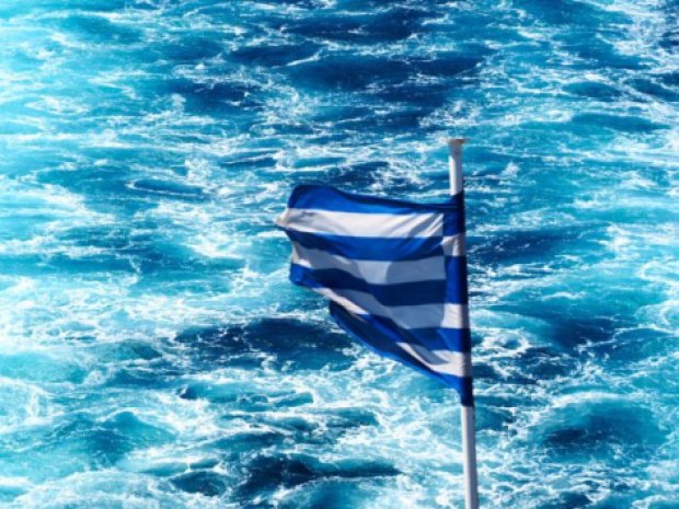 Drapeau grec en colo de vacances cet été où les jeunes sont partis en colo