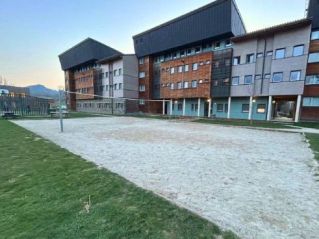 Terrain de beach volley en colo cet été