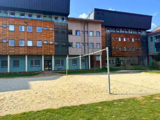 Terrain de beach volley en colo cet été à Yssingeaux