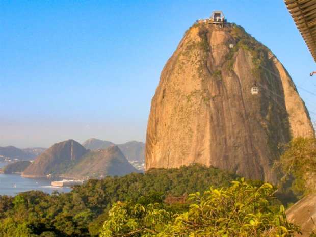 mont de pain de sucre au Brésil visité en colonie de vacances