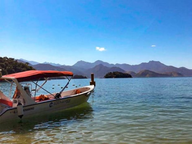 Plage brésil avec bateau 